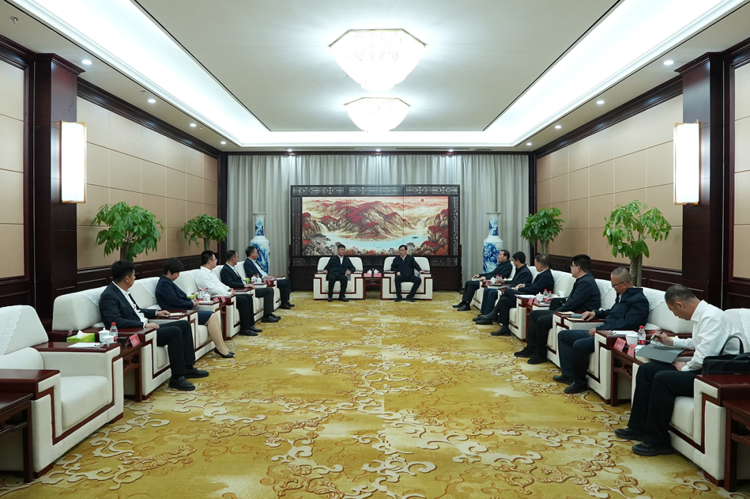 王文亮率队赴塔城调研集团增量配电项目并与地委书记支现伟会谈，地委副书记、行署专员阿依丁、常务副专员薛桂强、和丰县委书记刘超参加